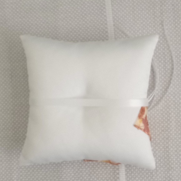 Autumn themed ring bearer pillow. - Picture 2 of 2